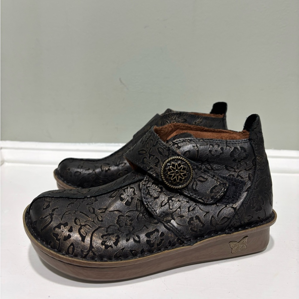 ALEGRIA Women’s Caiti Bronze/Dk Brown Eyed Low Bootie Shoes-size 35 (size US 5)